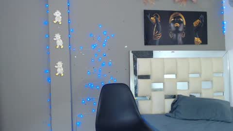 Snapshot of hera_divine chatting on 01.22.25 HERA online show from 01.22.25