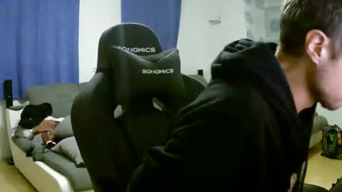 John Pearl online show from 11.04.25