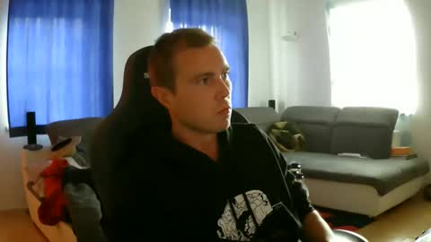 Snapshot of herbstenden chatting on 05.17.26 John Pearl online show from 05.17.26