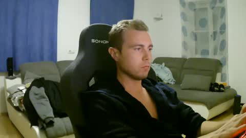 Snapshot of herbstenden chatting on 05.23.26 John Pearl online show from 05.23.26