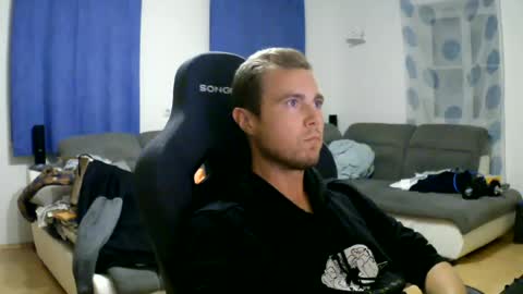 Snapshot of herbstenden chatting on 06.12.26 John Pearl online show from 06.12.26