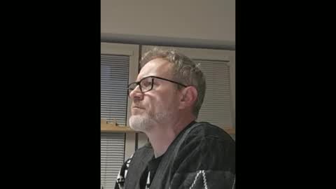 Snapshot of hering76 chatting on 12.23.25 hering76 online show from 12.23.25