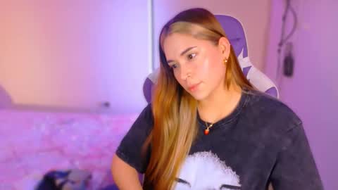 Snapshot of hermione_blonde chatting on 02.26.26 hermione_blonde online show from 02.26.26