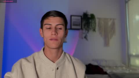 Snapshot of hey_cesard chatting on 12.04.24 hey_cesard online show from 12.04.24