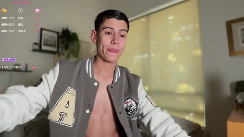 Snapshot of hey_cesard chatting on 12.29.24 hey_cesard online show from 12.29.24