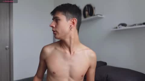 Snapshot of hey_cesard chatting on 02.15.25 hey_cesard online show from 02.15.25