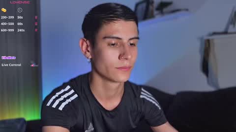 Snapshot of hey_cesard chatting on 02.21.25 hey_cesard online show from 02.21.25