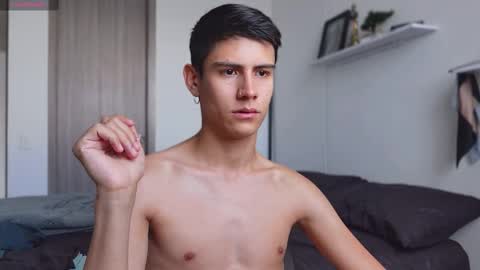 Snapshot of hey_cesard chatting on 02.21.25 hey_cesard online show from 02.21.25