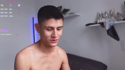 Snapshot of hey_cesard chatting on 02.22.25 hey_cesard online show from 02.22.25