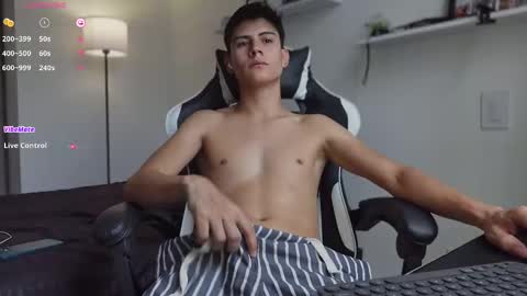 Snapshot of hey_cesard chatting on 09.11.25 hey_cesard online show from 09.11.25