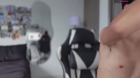 Snapshot of hey_cesard chatting on 09.22.25 hey_cesard online show from 09.22.25