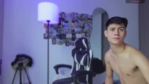 Snapshot of hey_cesard chatting on 09.29.25 hey_cesard online show from 09.29.25