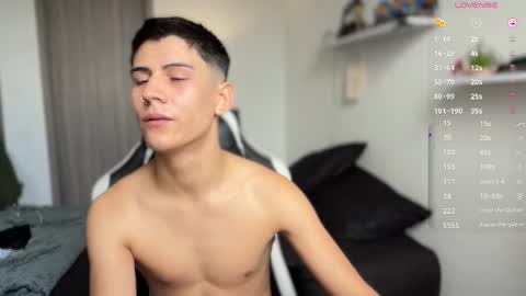 Snapshot of hey_cesard chatting on 10.04.25 hey_cesard online show from 10.04.25