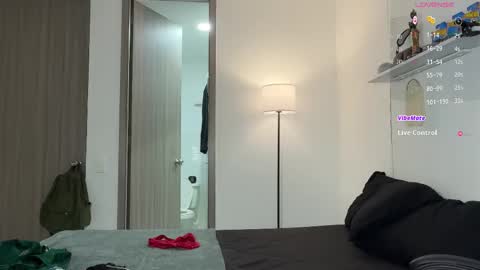 Snapshot of hey_cesard chatting on 10.10.25 hey_cesard online show from 10.10.25