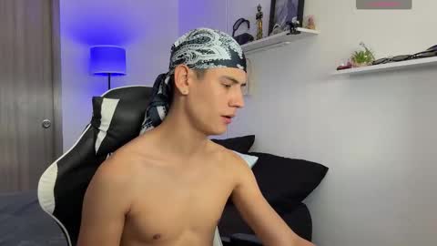 Snapshot of hey_cesard chatting on 10.17.25 hey_cesard online show from 10.17.25