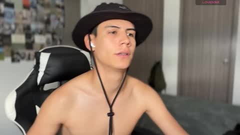 Snapshot of hey_cesard chatting on 10.23.25 hey_cesard online show from 10.23.25