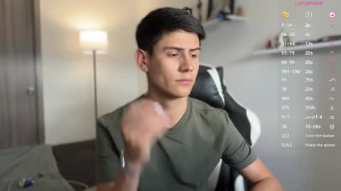 Snapshot of hey_cesard chatting on 10.24.25 hey_cesard online show from 10.24.25