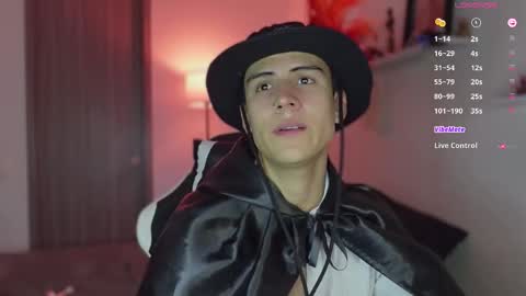 Snapshot of hey_cesard chatting on 10.31.25 hey_cesard online show from 10.31.25