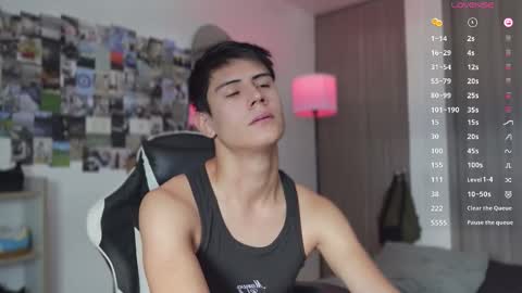 Snapshot of hey_cesard chatting on 11.10.25 hey_cesard online show from 11.10.25