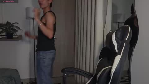 Snapshot of hey_cesard chatting on 02.14.26 hey_cesard online show from 02.14.26