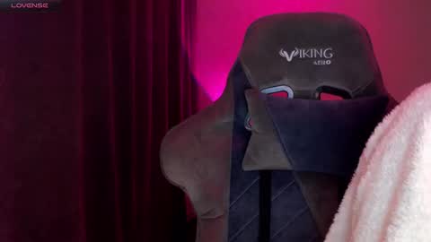  Nora  online show from 03.05.25