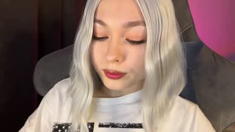 Snapshot of hey_nora_ chatting on 06.25.26 Nora online show from 06.25.26