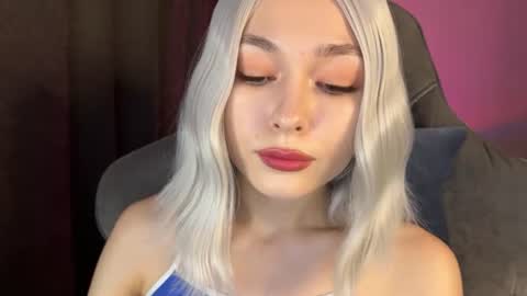 Snapshot of hey_nora_ chatting on 06.29.26 Nora online show from 06.29.26