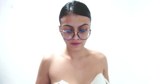 Snapshot of hhayek_eva7 chatting on 01.30.25 Eva online show from 01.30.25