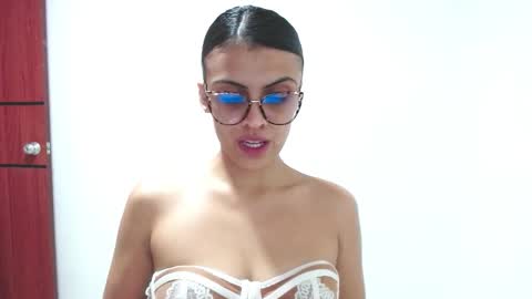 Snapshot of hhayek_eva7 chatting on 02.04.25 Eva online show from 02.04.25