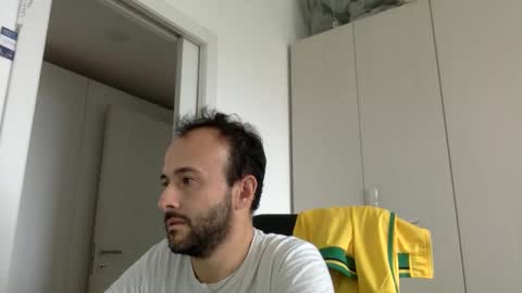 Snapshot of hhombre chatting on 09.26.25 hhombre online show from 09.26.25