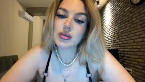Snapshot of hi_lina chatting on 06.14.26 Hi lina online show from 06.14.26