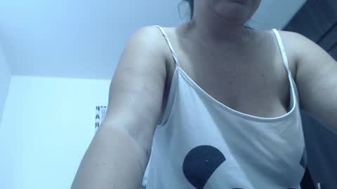 Snapshot of hidden_tinna chatting on 12.30.24 Tinna online show from 12.30.24