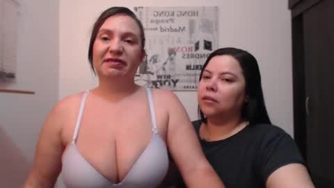 Snapshot of hidden_tinna chatting on 09.17.25 Tinna online show from 09.17.25