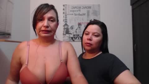 Snapshot of hidden_tinna chatting on 10.29.25 Tinna online show from 10.29.25