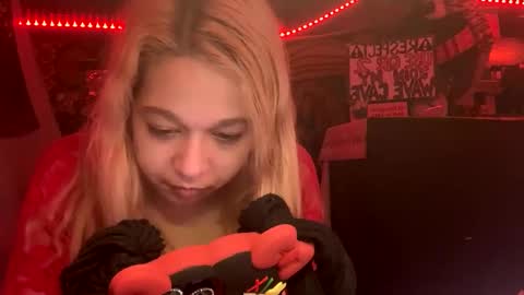 Snapshot of highnesscanna chatting on 12.19.24 HiGHNESS CANNA online show from 12.19.24