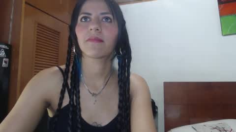 hilaril18 online show from 01.21.25