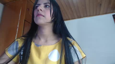 hilaril18 online show from 09.22.25