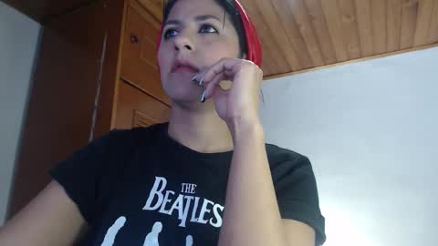 hilaril18 online show from 10.15.25