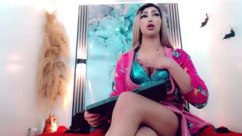 Hilary Avilan online show from 09.22.25