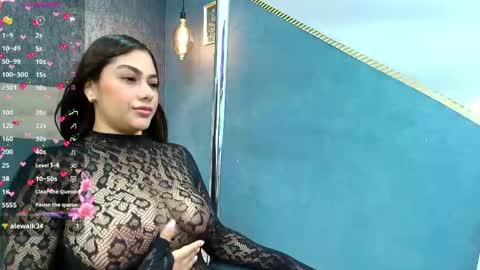 hilary_evanss online show from 05.12.26