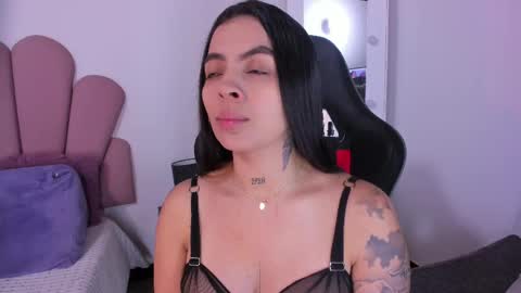 Snapshot of hillary_jones chatting on 02.11.25 sarah online show from 02.11.25