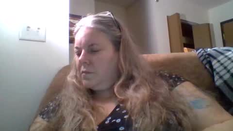 hippysnewhere online show from 06.02.26