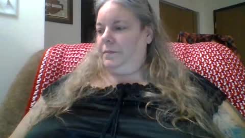 hippysnewhere online show from 06.13.26