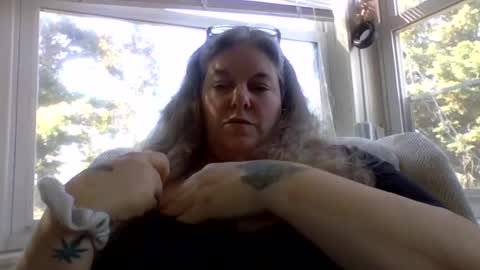 hippysnewhere online show from 06.17.26