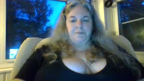 hippysnewhere online show from 06.18.26