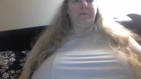hippysnewhere online show from 07.10.26