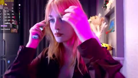 Snapshot of hisoka__akerley chatting on 09.17.25 Ella online show from 09.17.25