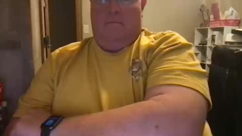 Snapshot of hmmtat chatting on 10.15.25 hmmtat online show from 10.15.25