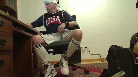 Snapshot of hockeybud chatting on 11.29.25 Rick online show from 11.29.25