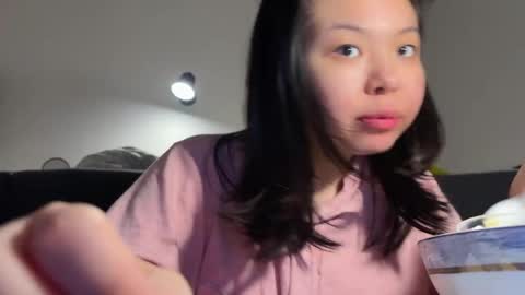 Snapshot of hola_sunflower chatting on 04.17.26 amy online show from 04.17.26